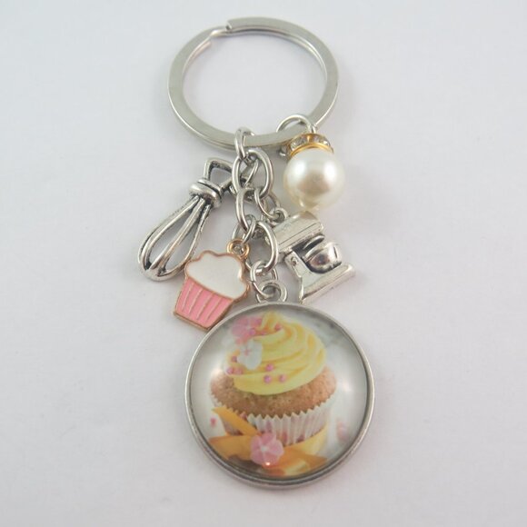 Cupcake Baking Keychain – Sweet Dessert Key Ring with Mixer, Whisk, and Pearl - Picture 3 of 4